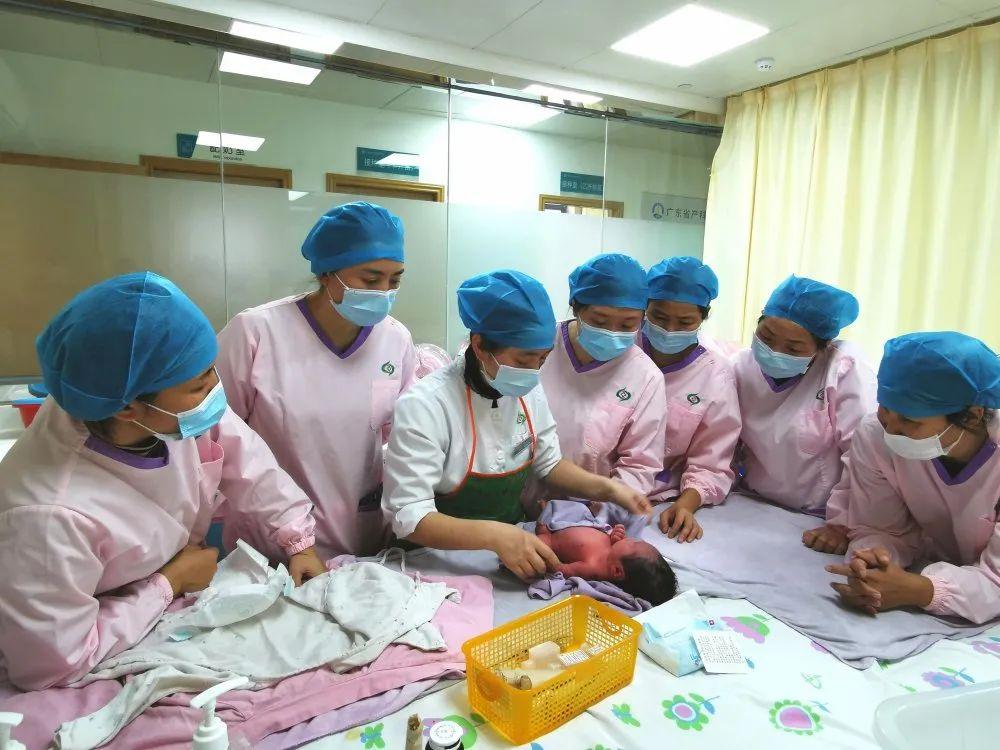 伊宁县妇婴监护型护送